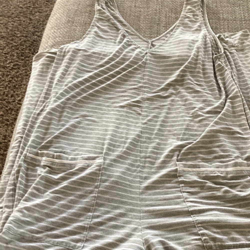 Like new gap true sleep jumper